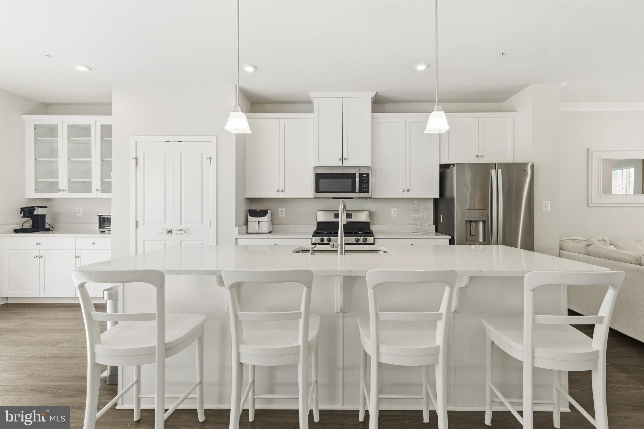 LOCUST POINT - Residential