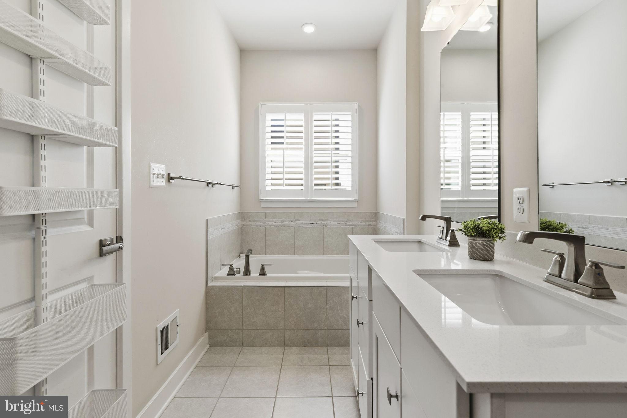 LOCUST POINT - Residential