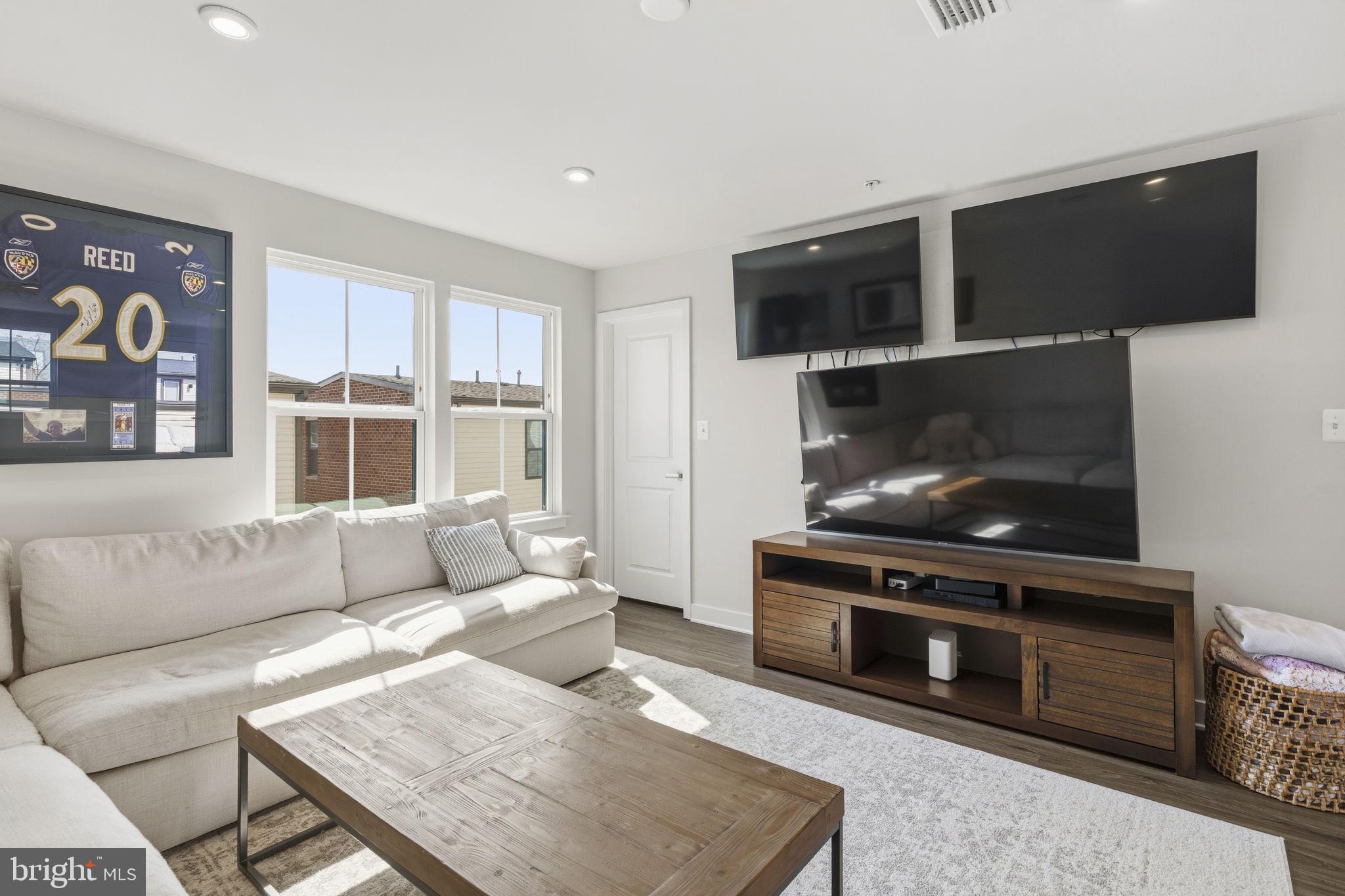 LOCUST POINT - Residential