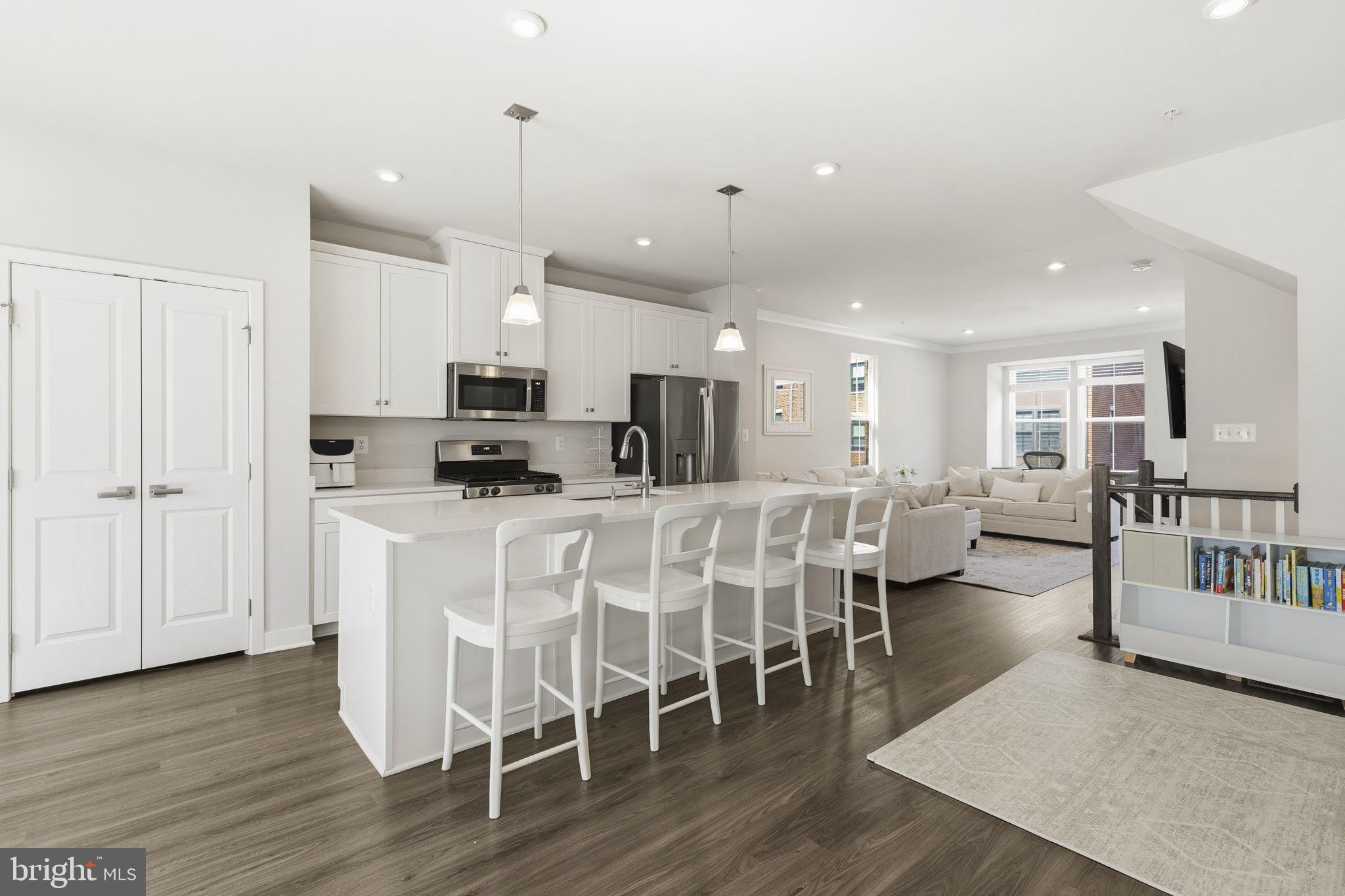 LOCUST POINT - Residential