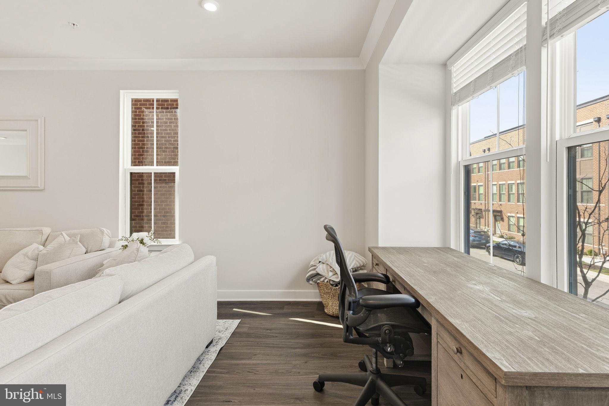 LOCUST POINT - Residential