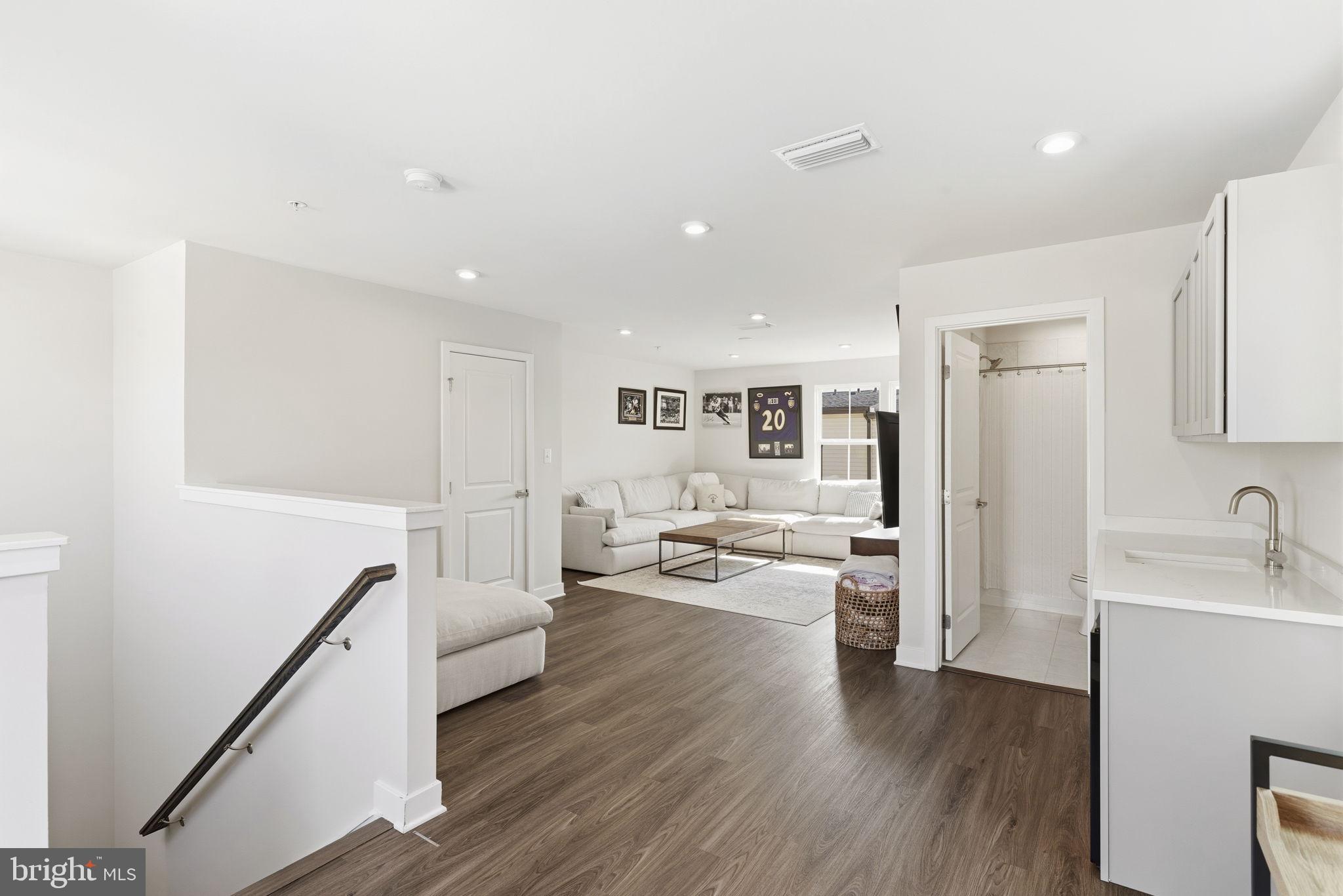 LOCUST POINT - Residential