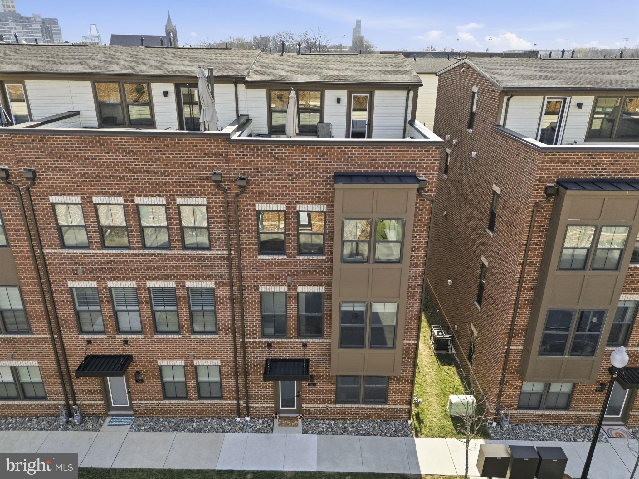 LOCUST POINT - Residential