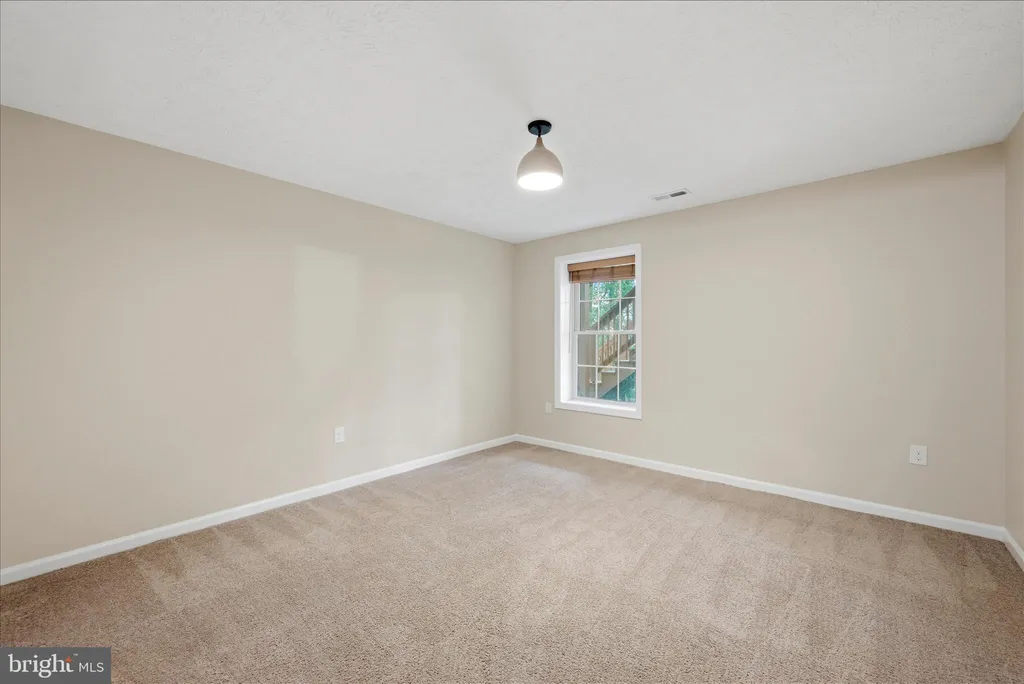 Additional image 33 of 142 Spring Hollow Road, Front Royal, VA 22630