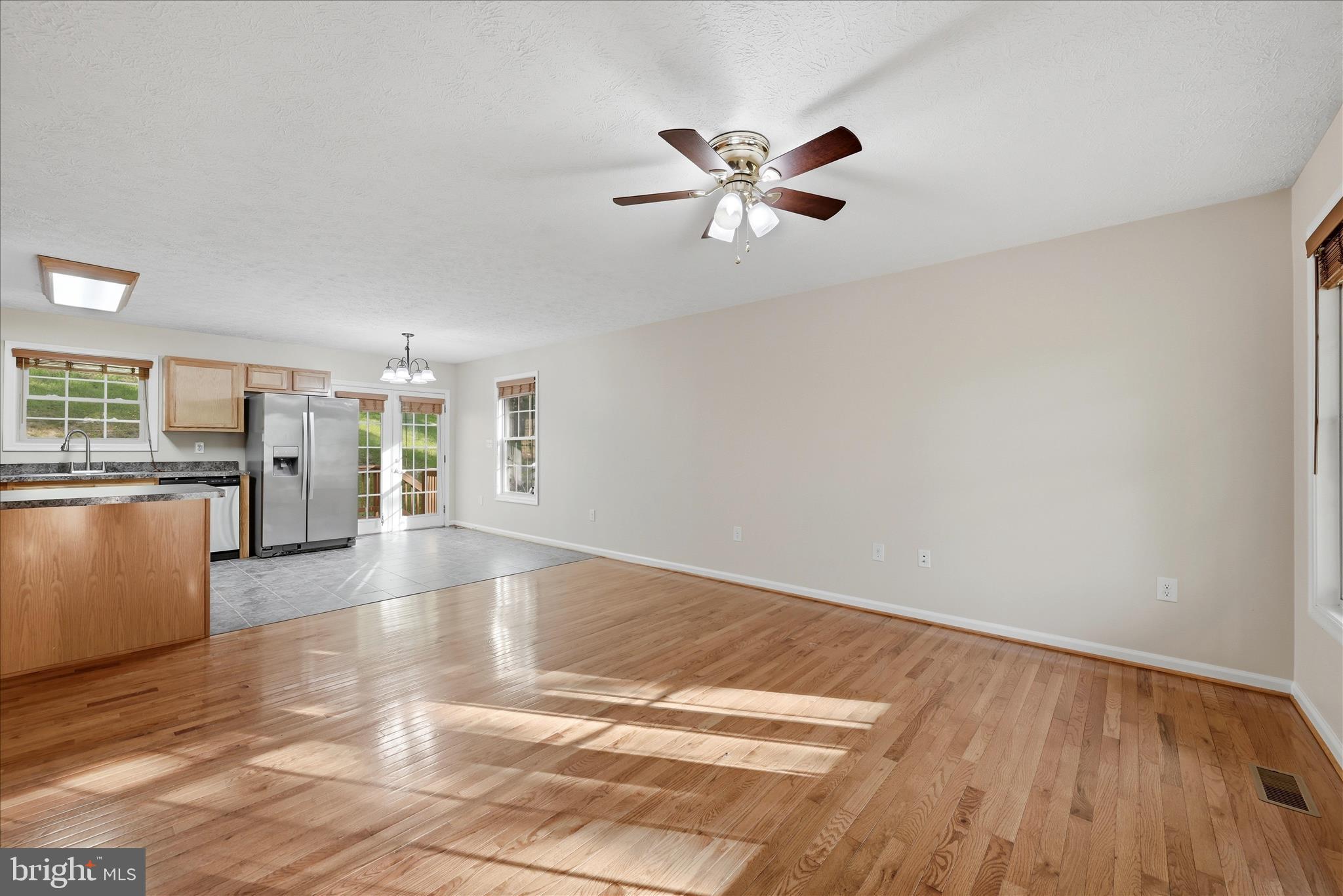 SHEN FARMS CHAIN SPRING - Residential