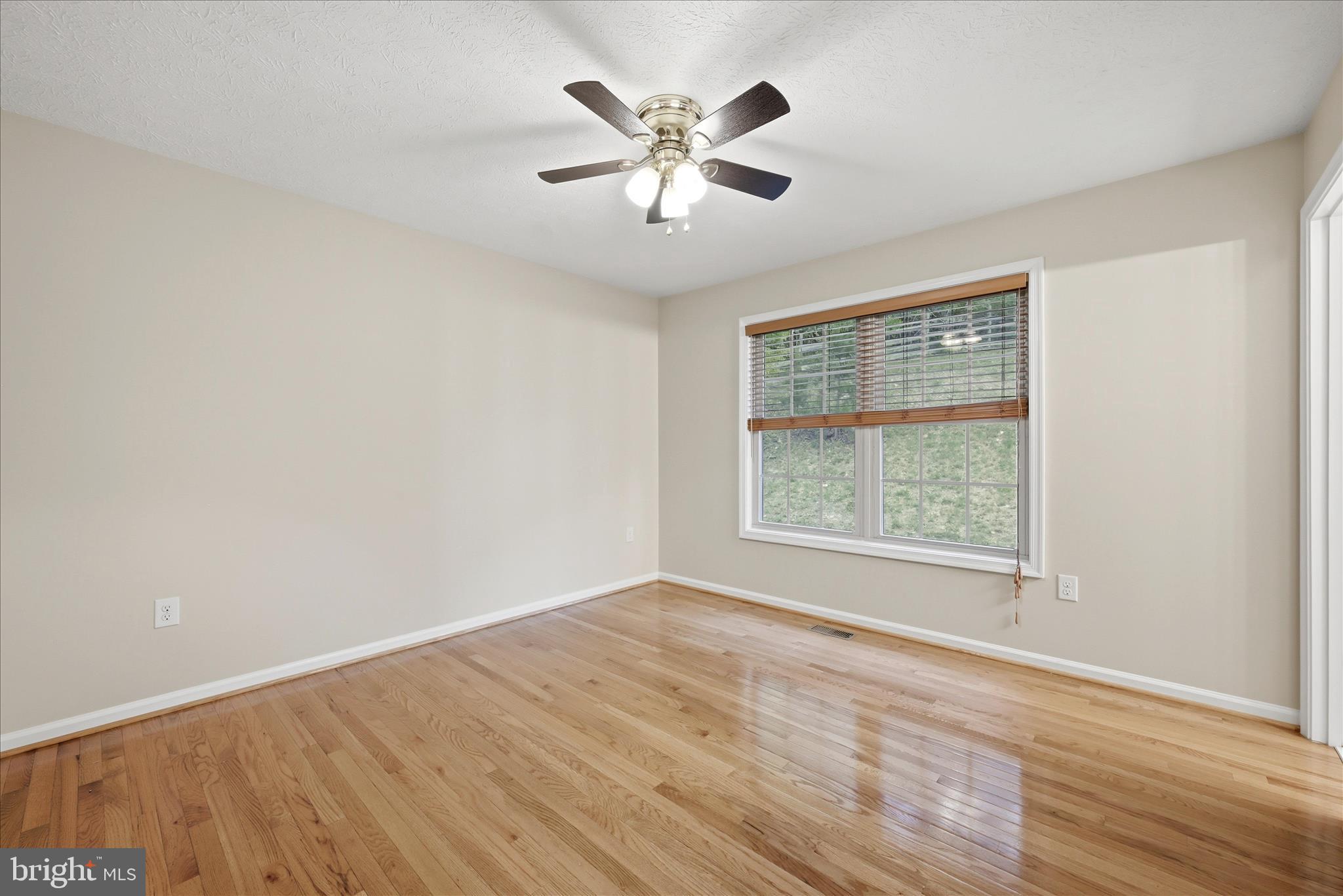 SHEN FARMS CHAIN SPRING - Residential