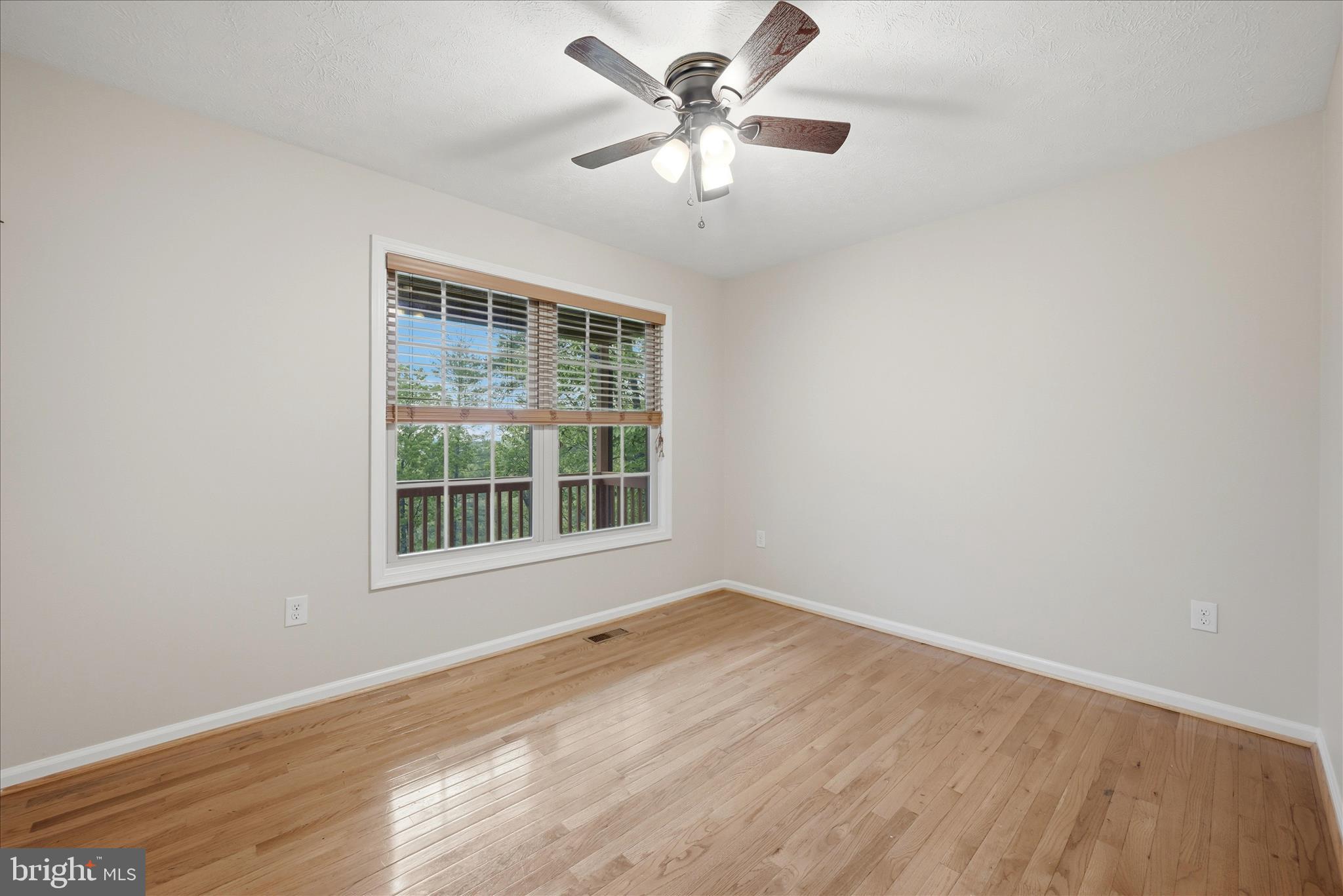 SHEN FARMS CHAIN SPRING - Residential