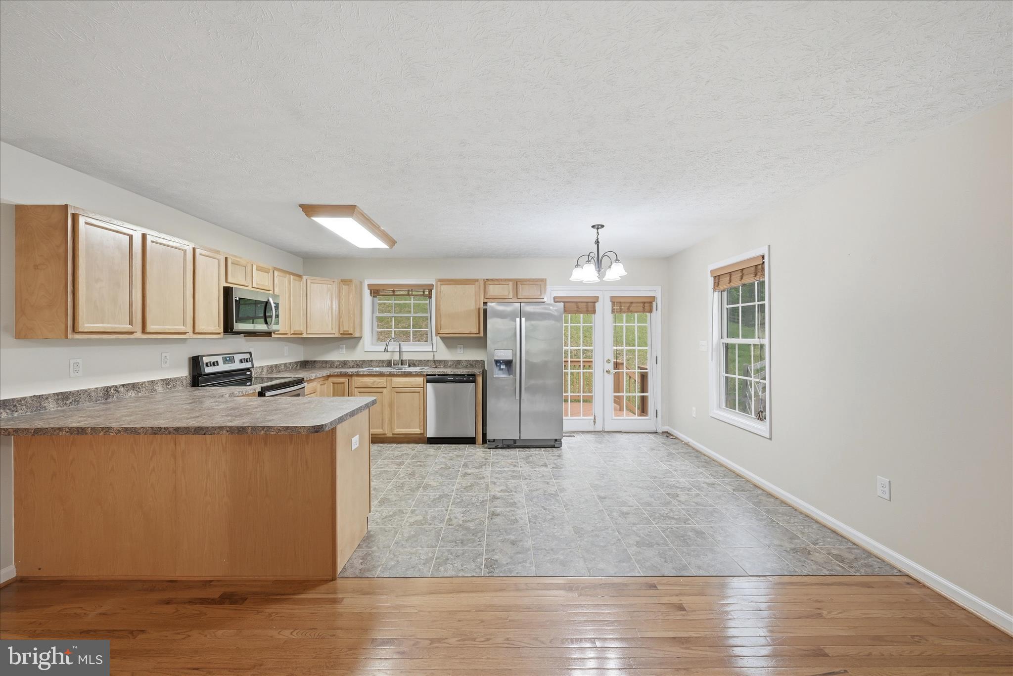 SHEN FARMS CHAIN SPRING - Residential