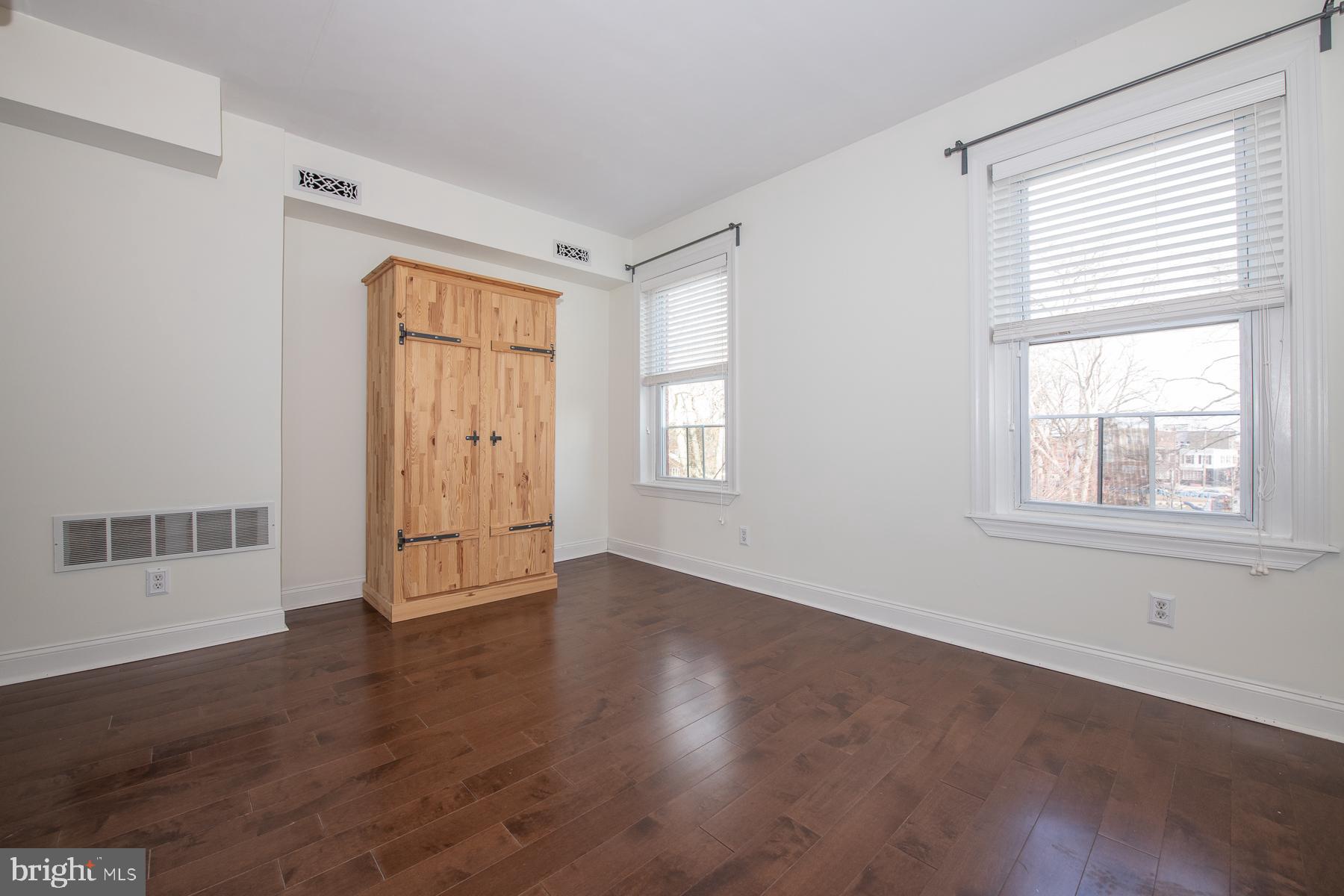 DICKINSON NARROWS - Residential