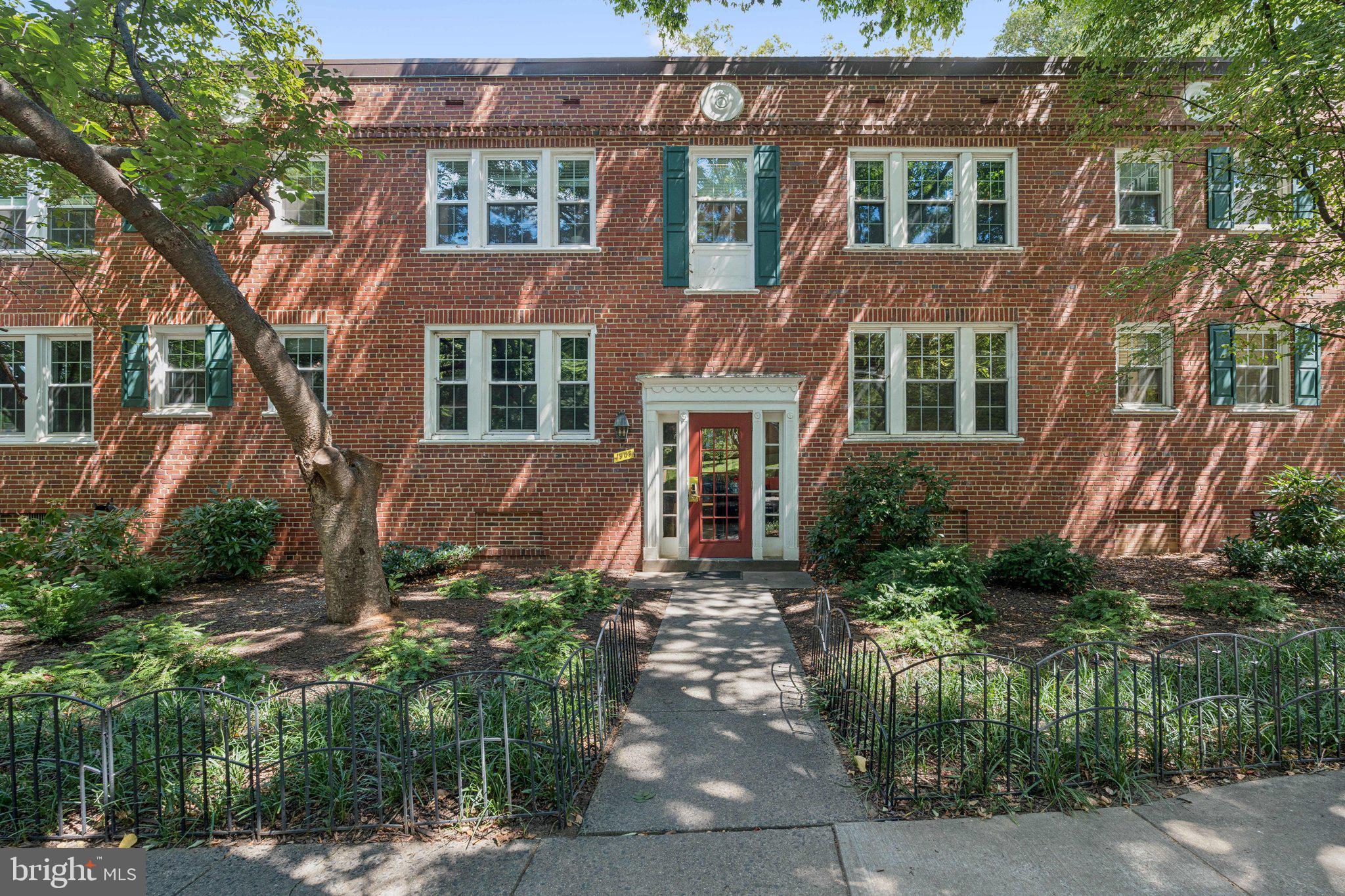 COLONIAL VILLAGE - Residential