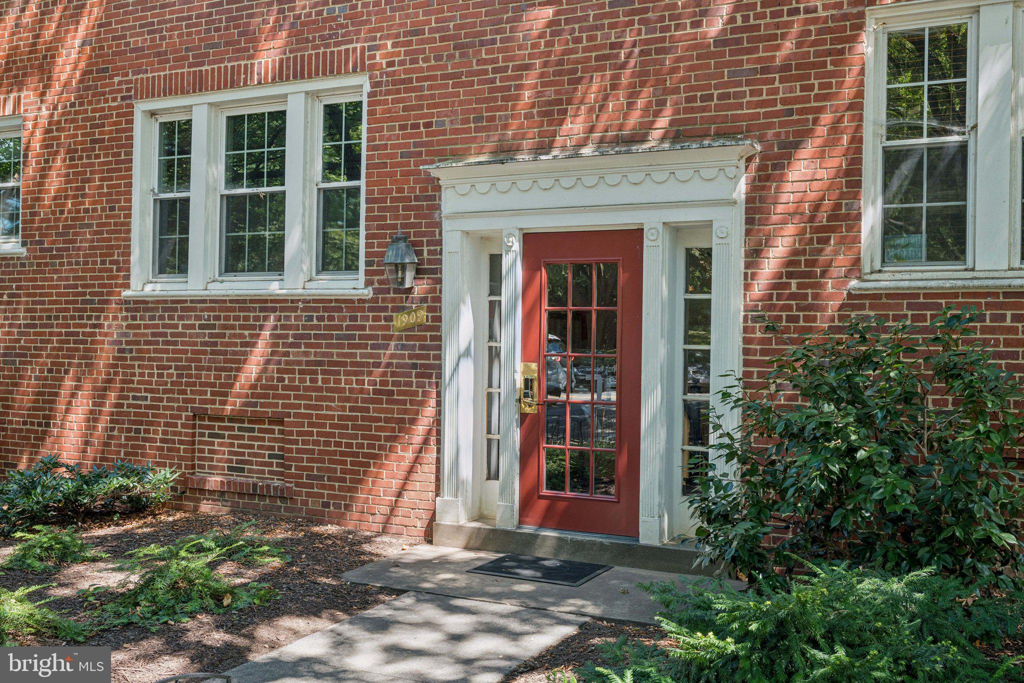 COLONIAL VILLAGE - Residential