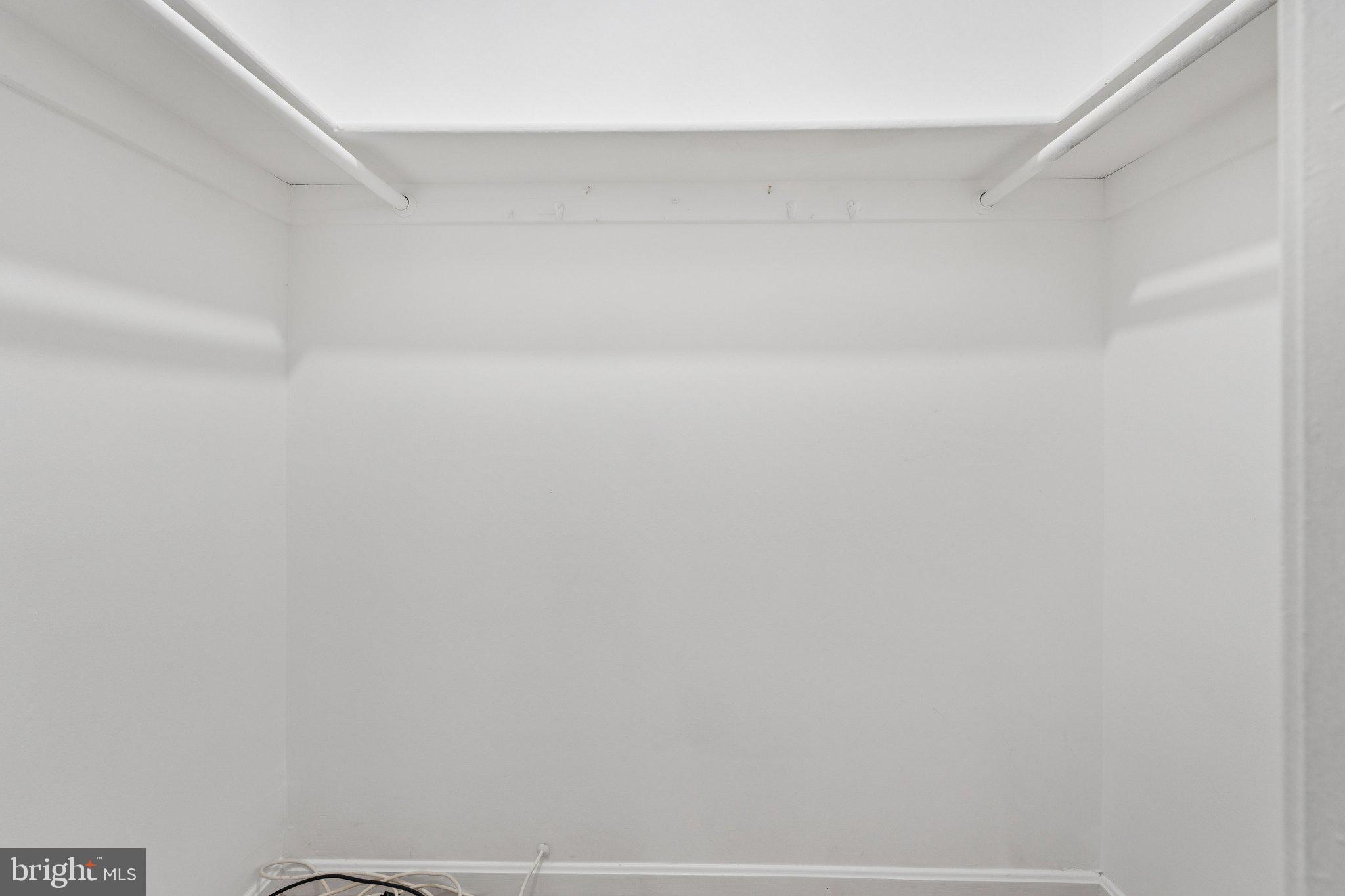 COLONIAL VILLAGE - Residential