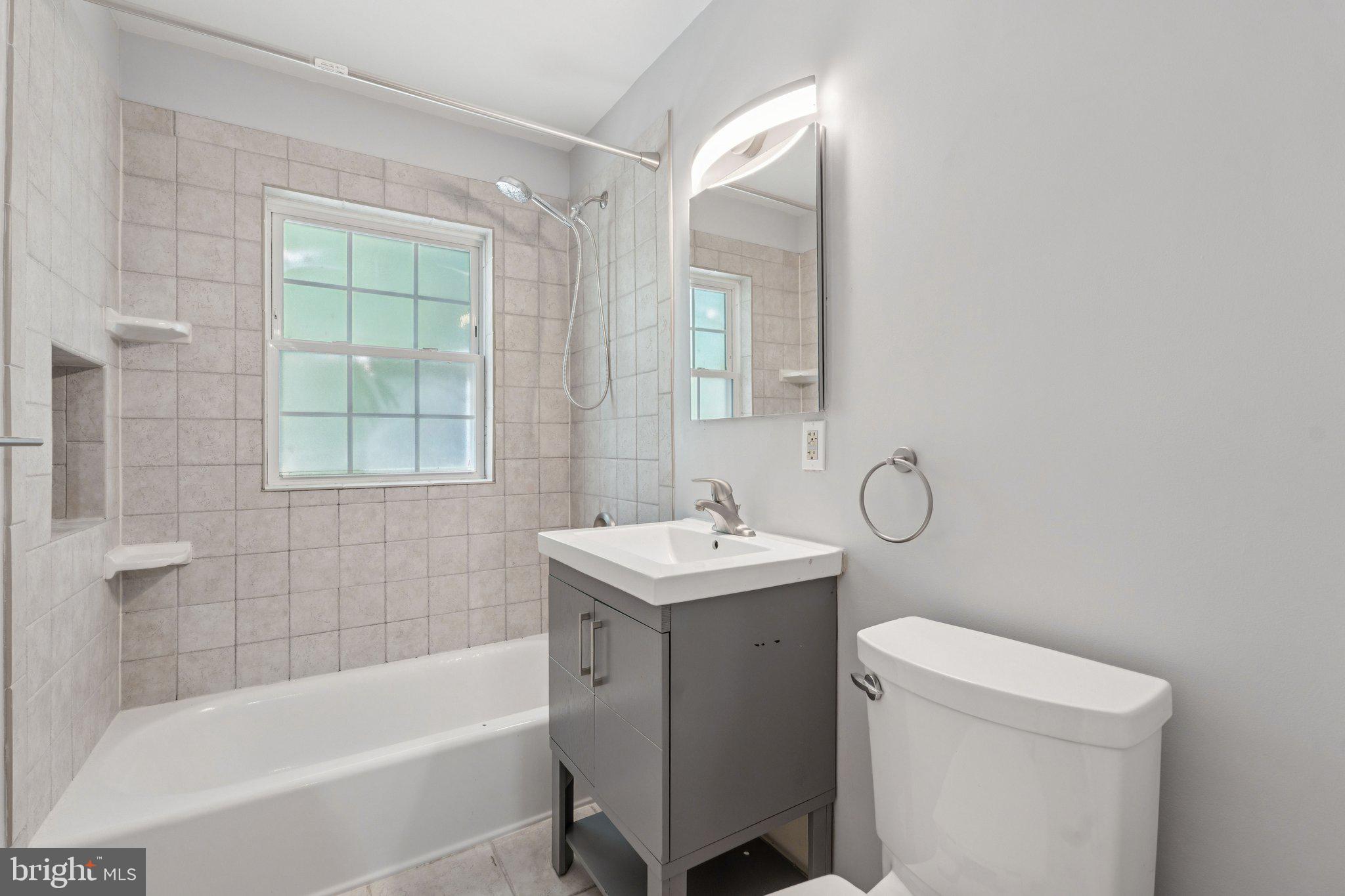 COLONIAL VILLAGE - Residential