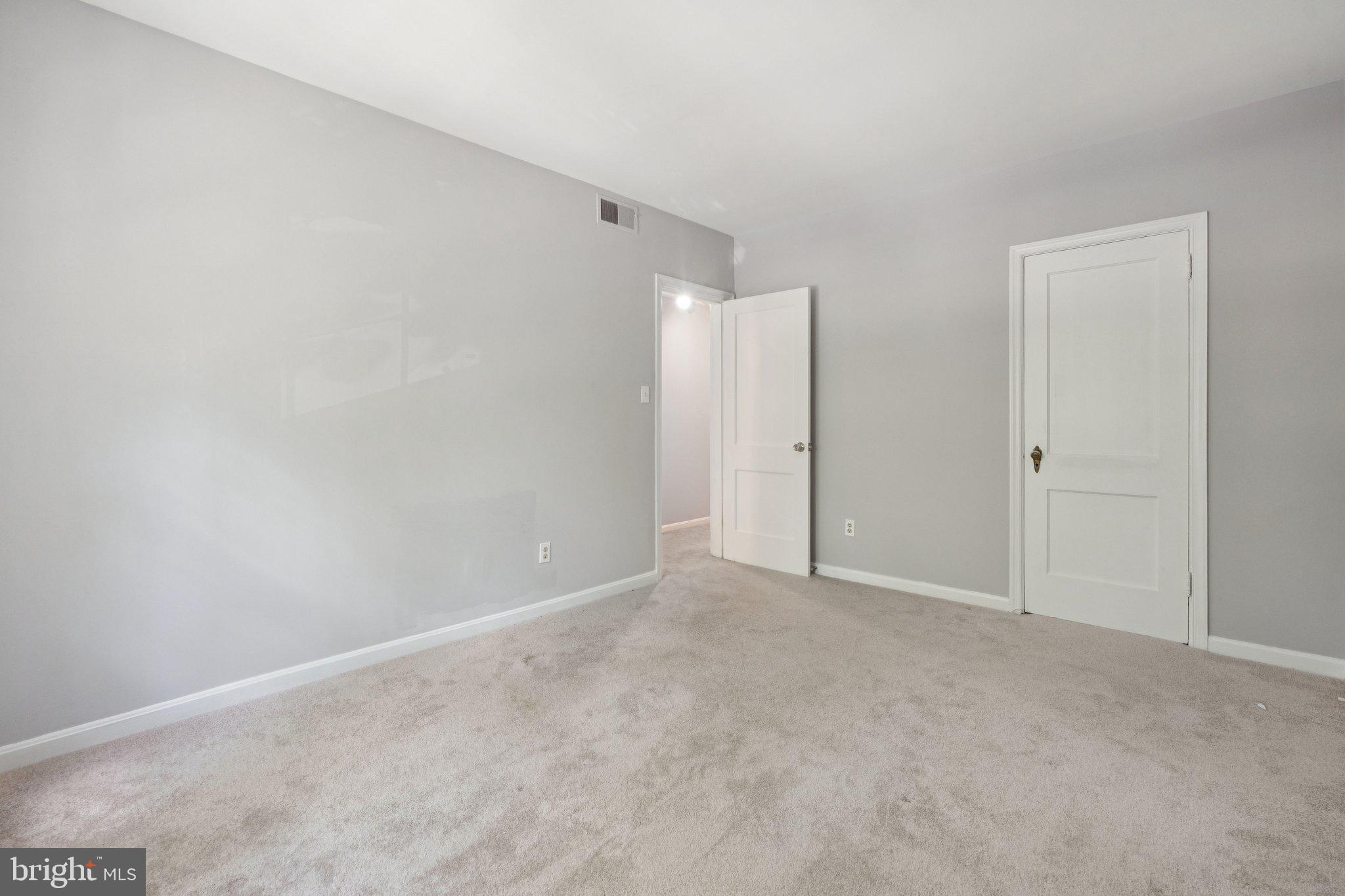 COLONIAL VILLAGE - Residential