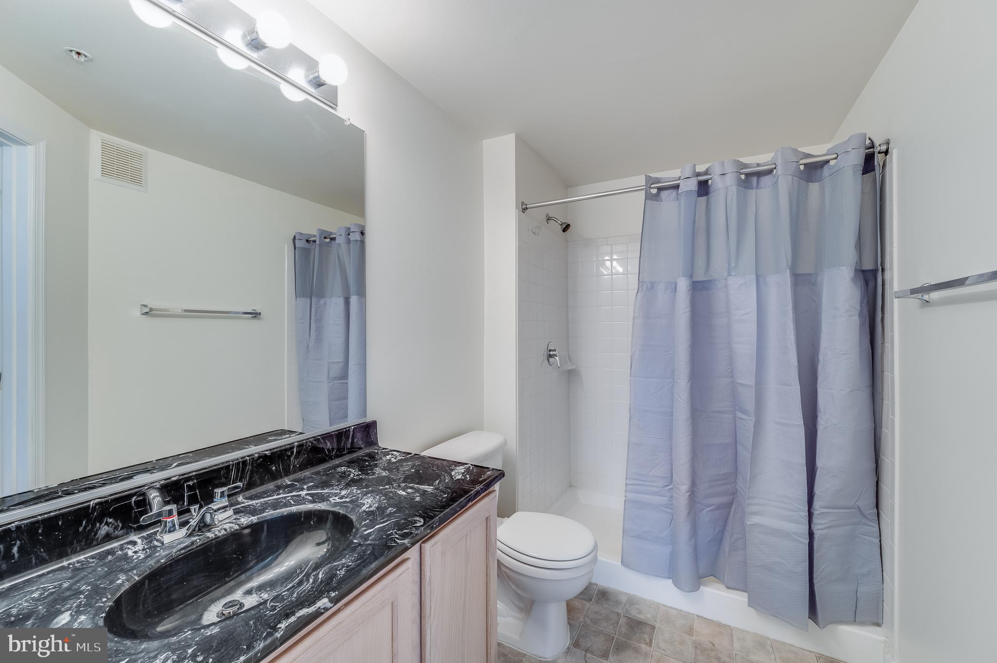 RIVERGATE II - Residential