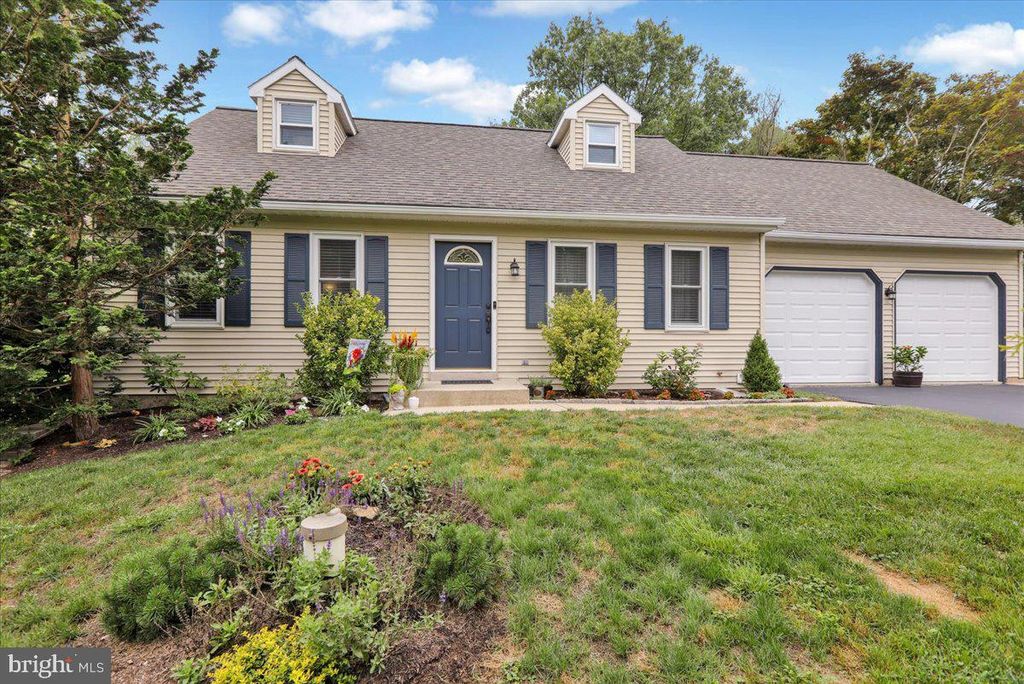 Photo of 275 Persimmon Lane, ELIZABETHTOWN, PA 17022 (MLS # PALA2074604)