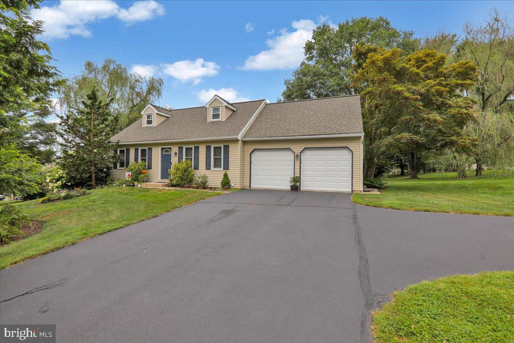 Photo of 275 Persimmon Lane, ELIZABETHTOWN, PA 17022 (MLS # PALA2074604)