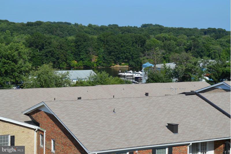 MOORINGS OF OCCOQUAN CON - Residential