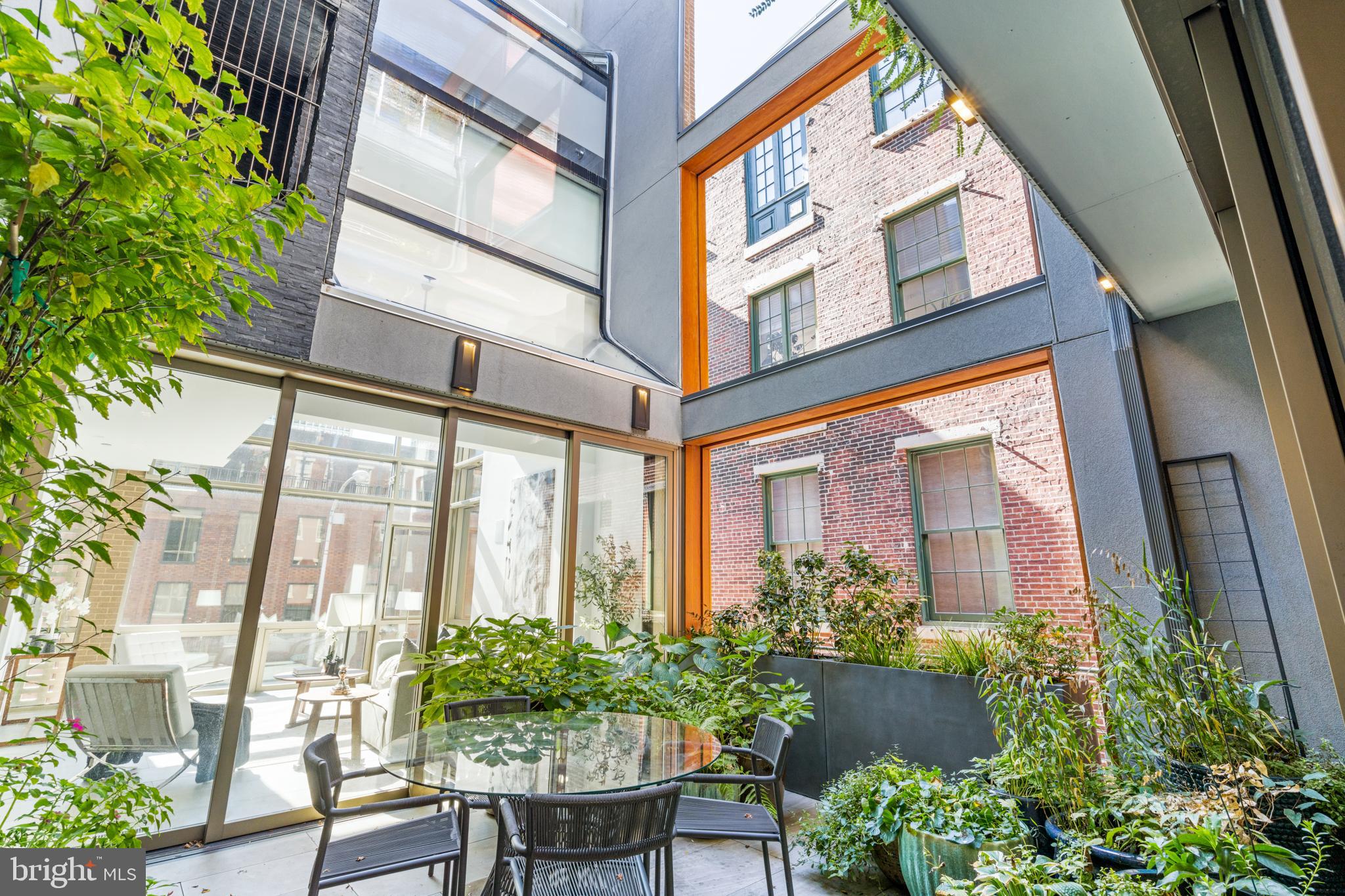 SOCIETY HILL - Residential