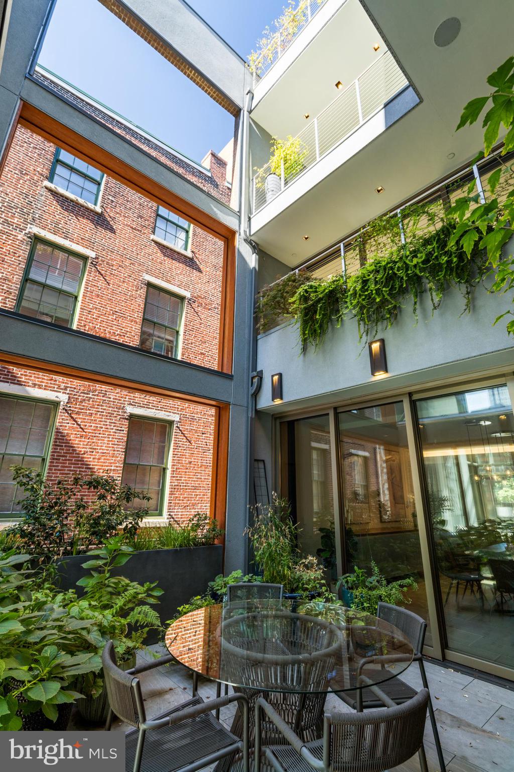 SOCIETY HILL - Residential