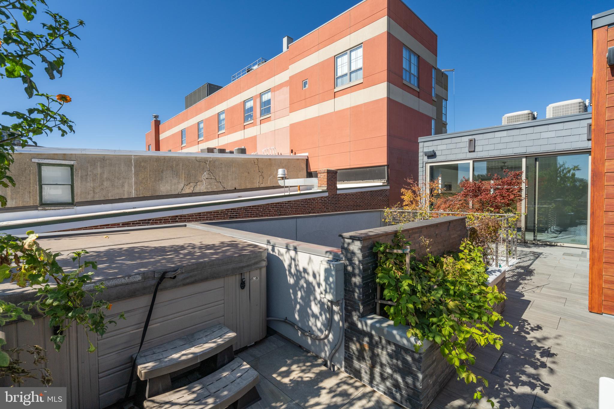 SOCIETY HILL - Residential