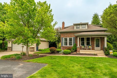 Photo of 190 W Main Street, REINHOLDS, PA 17569 (MLS # PALA2073450)