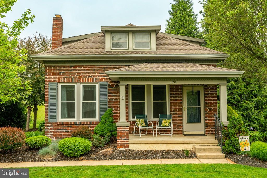 Photo of 190 W Main Street, REINHOLDS, PA 17569 (MLS # PALA2073450)