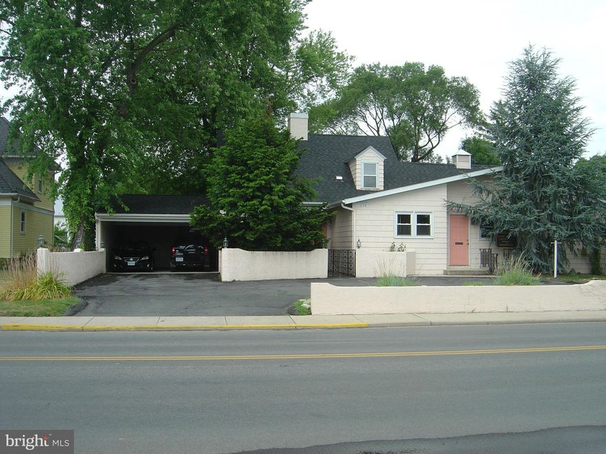 Great location loaded w/upgrades! Zoned Commercial & perfect business location! Renovated 2005. Custom kitchen, marble counters-Chef's stone Travertine& HW floors, crystal chandeliers. Lg. Sauna in Mstr. Suite. Office Suite-3 lg. office, reception, storage, tech room. Private yard, storage, workshop, custom fountain.Pets Case X Case. Credit Report Required.