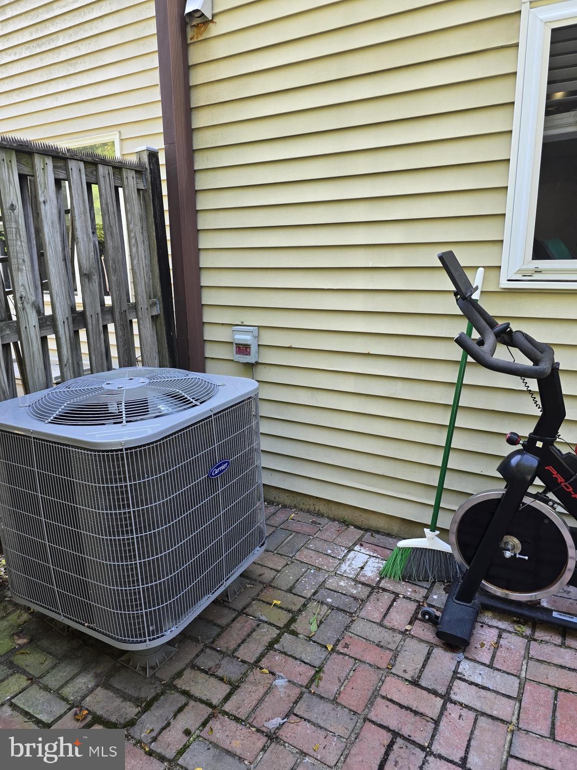 WHITFIELD GREEN - Residential