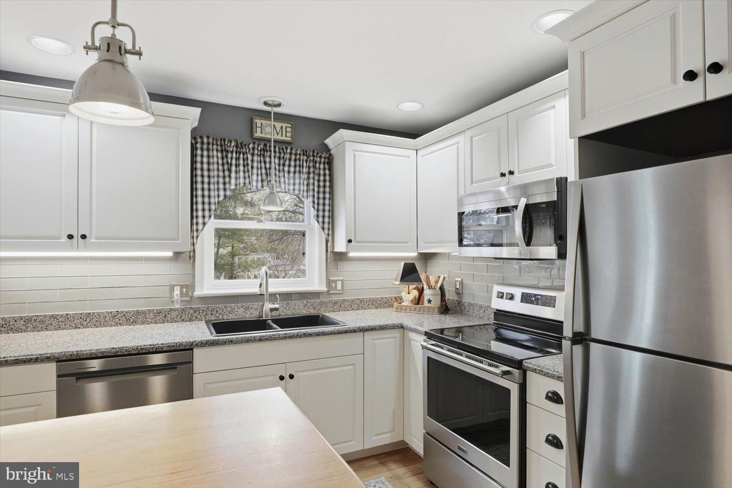 GABLE PARK WOODS - Residential