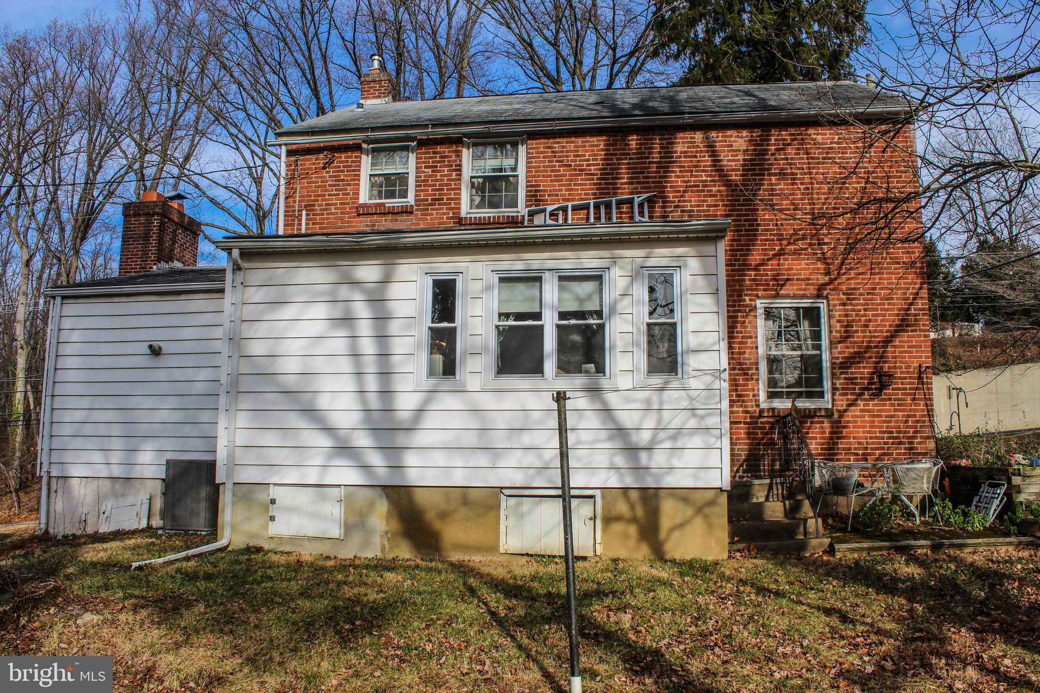 112 E THOMSON AVENUE