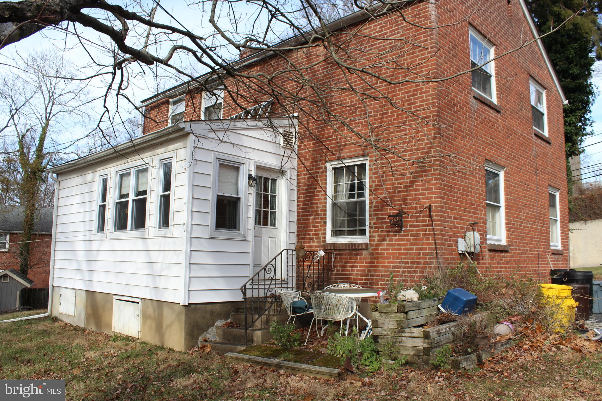 112 E THOMSON AVENUE