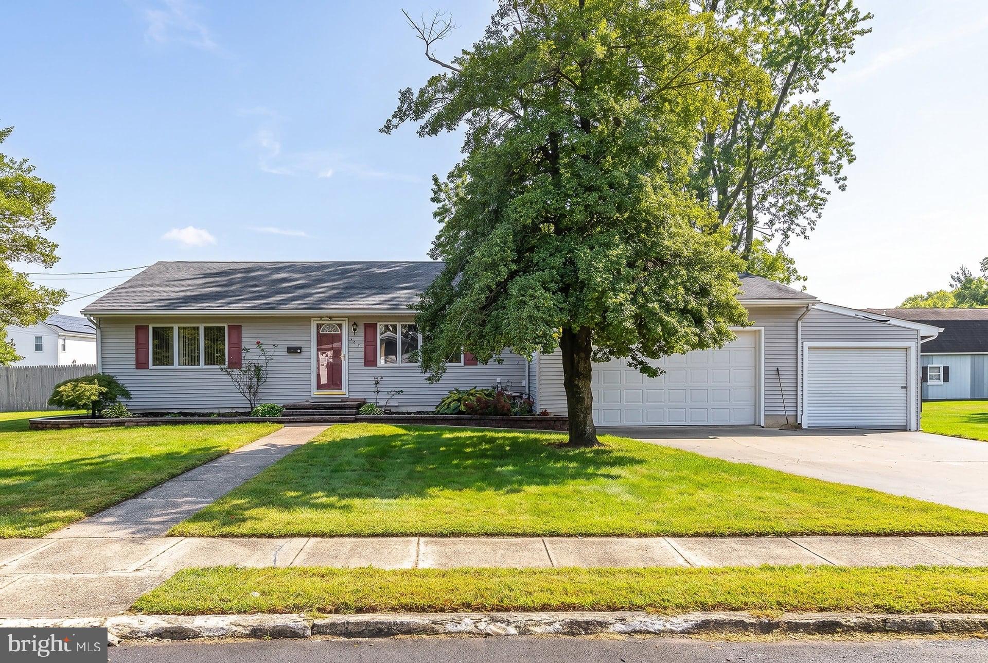 805 W WOOD AVENUE