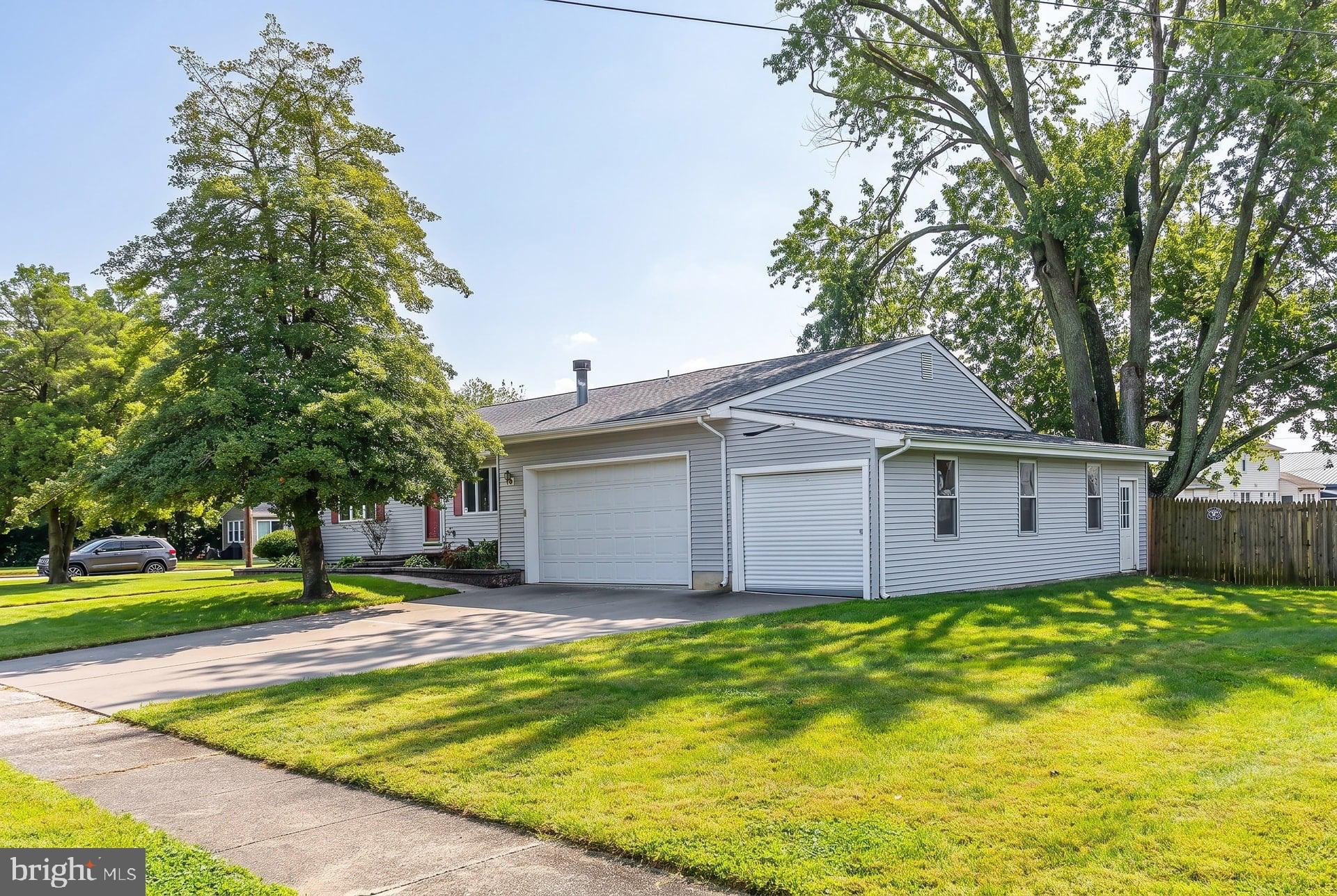 805 W WOOD AVENUE