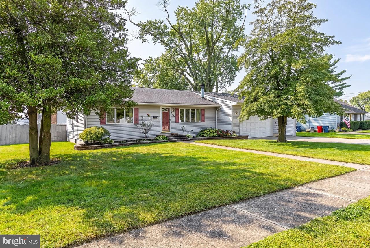805 W WOOD AVENUE