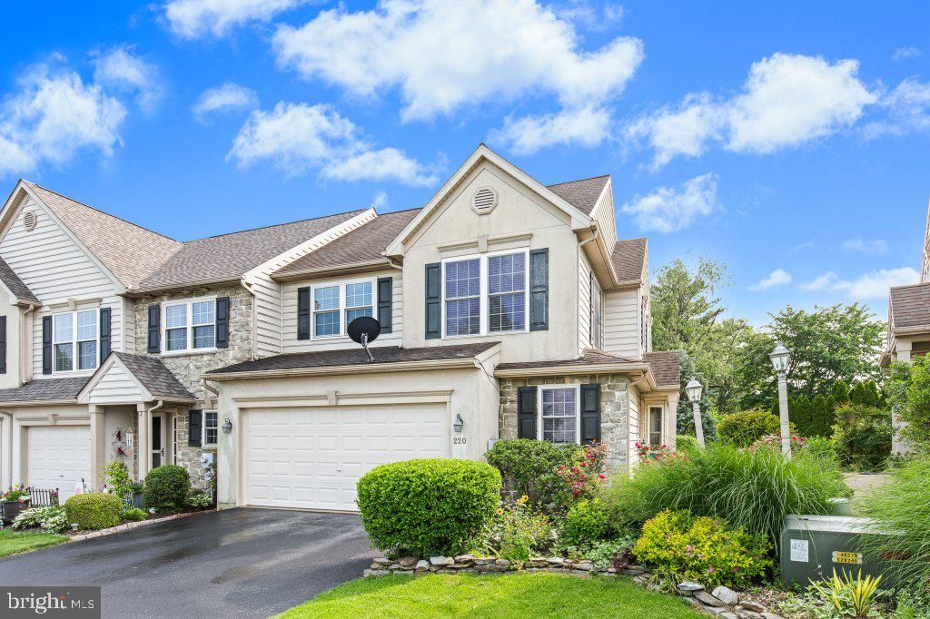 Photo of 220 S Brookefield Lane, NEW HOLLAND, PA 17557 (MLS # PALA2070984)