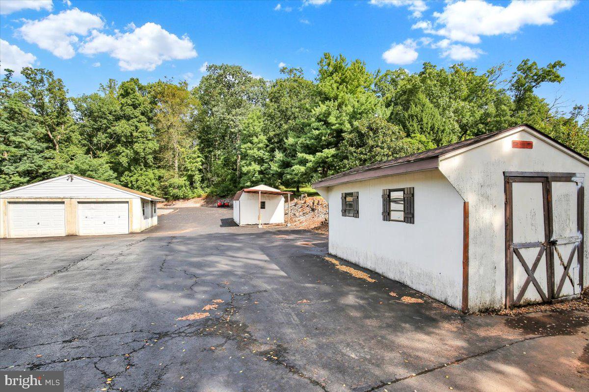 185 N RIDGE ROAD