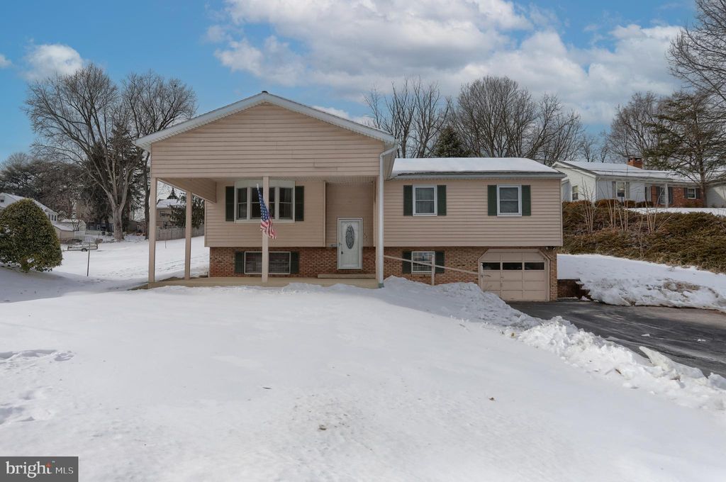 Photo of 625 Hoffer Street, MIDDLETOWN, PA 17057 (MLS # PADA2056434)