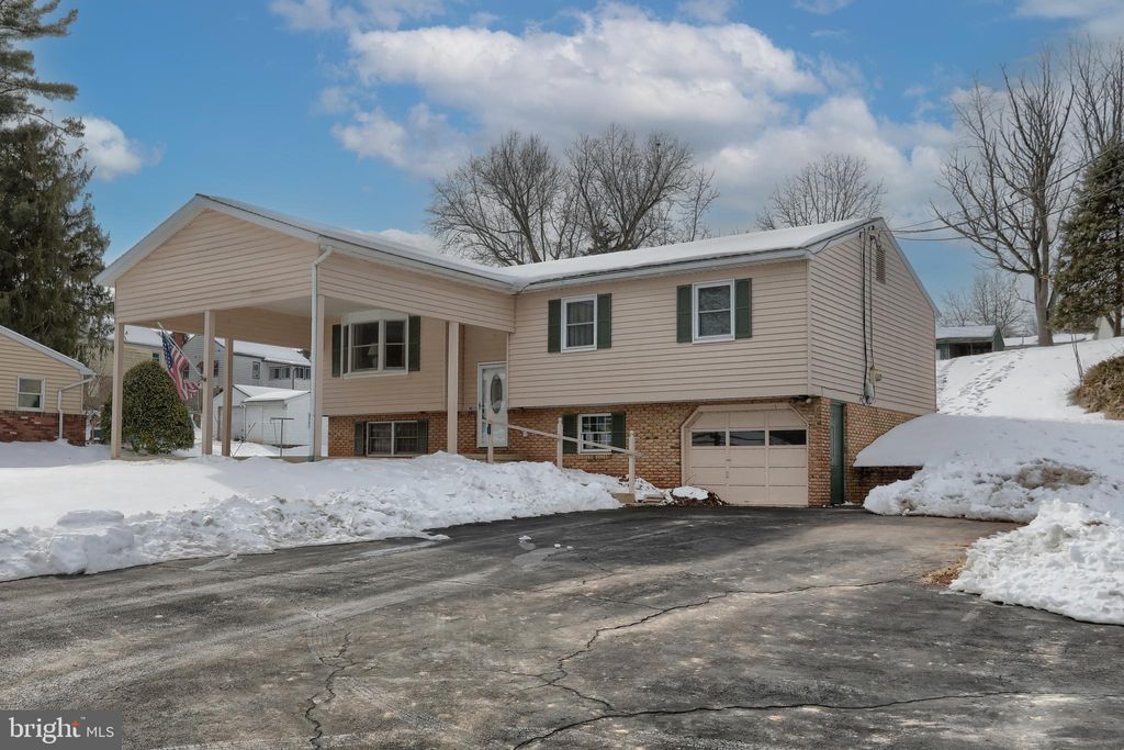 Photo of 625 Hoffer Street, MIDDLETOWN, PA 17057 (MLS # PADA2056434)