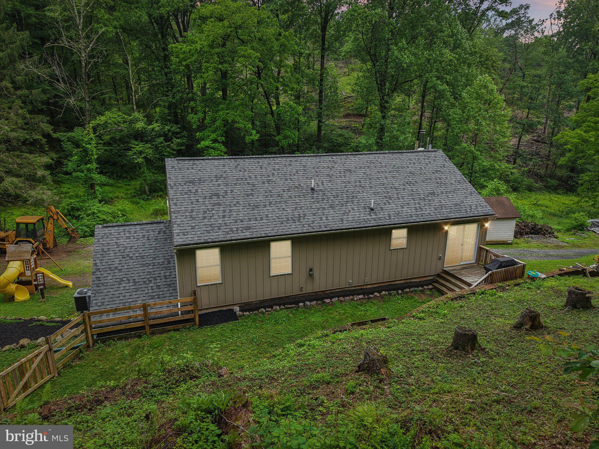 1442 PEACOCK LANE