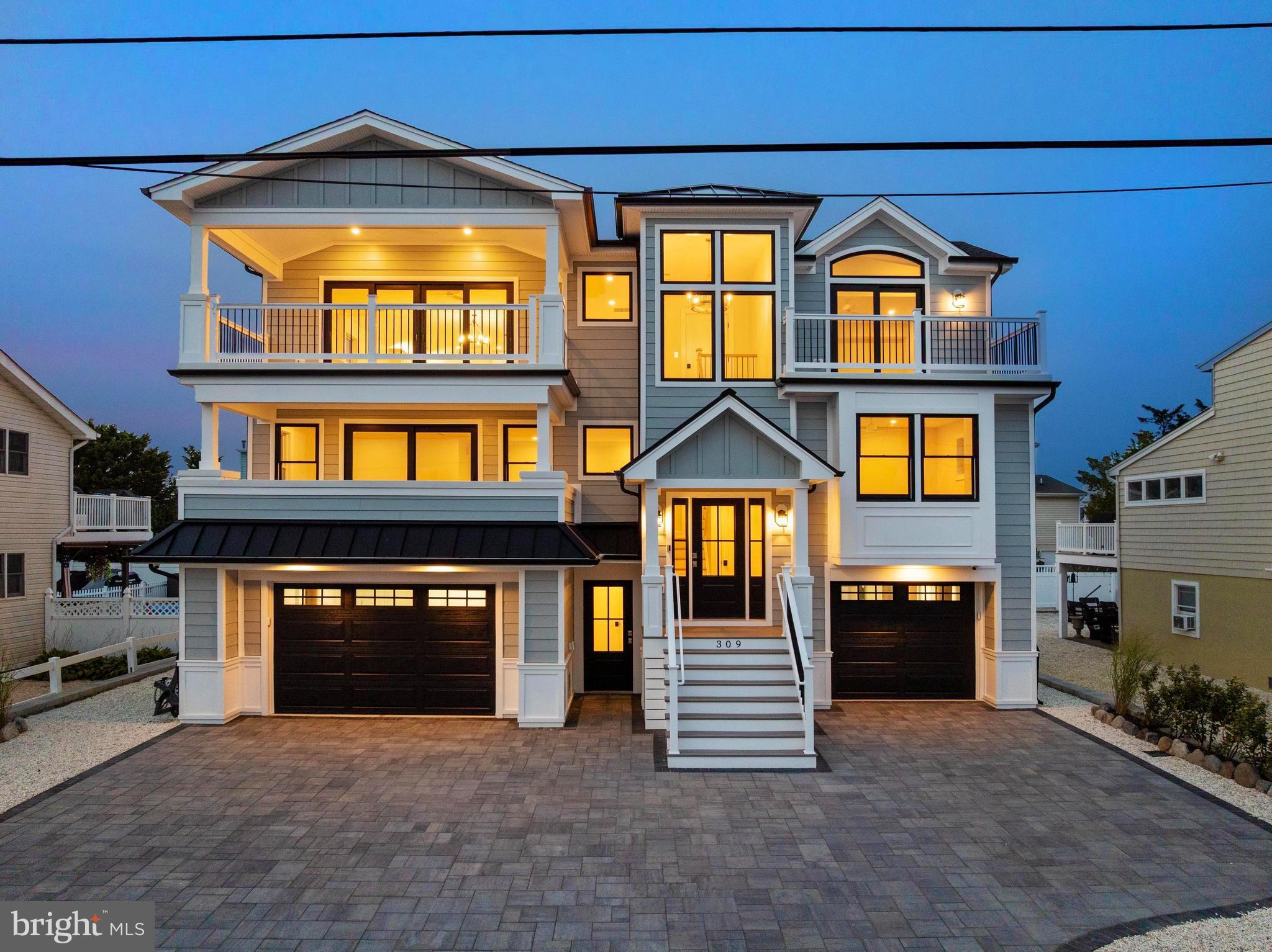 309 W 16TH STREET