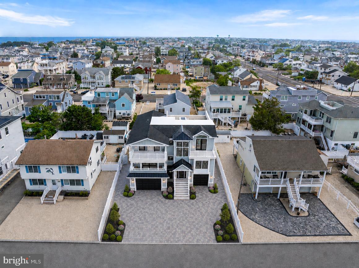 309 W 16TH STREET