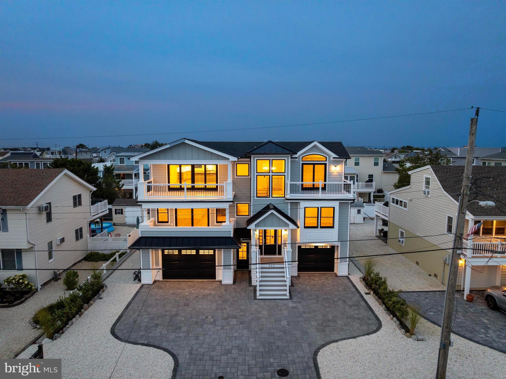 309 W 16TH STREET