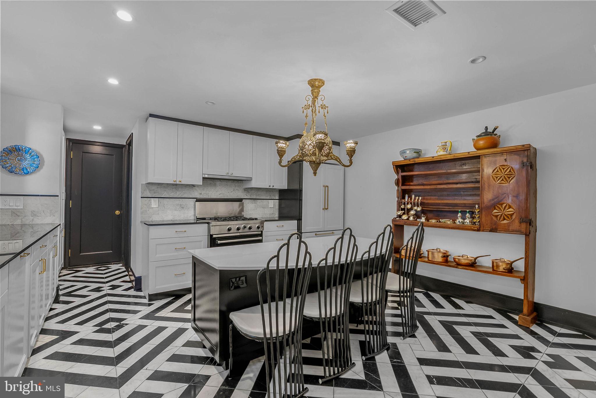 1901 WALNUT STREET 15A