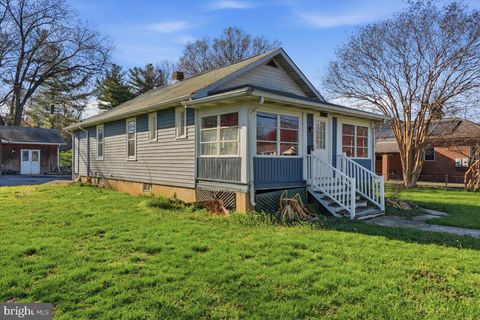 Homes For Sale - 2519 Shadyside Avenue<br/> SUITLAND, MD 20746