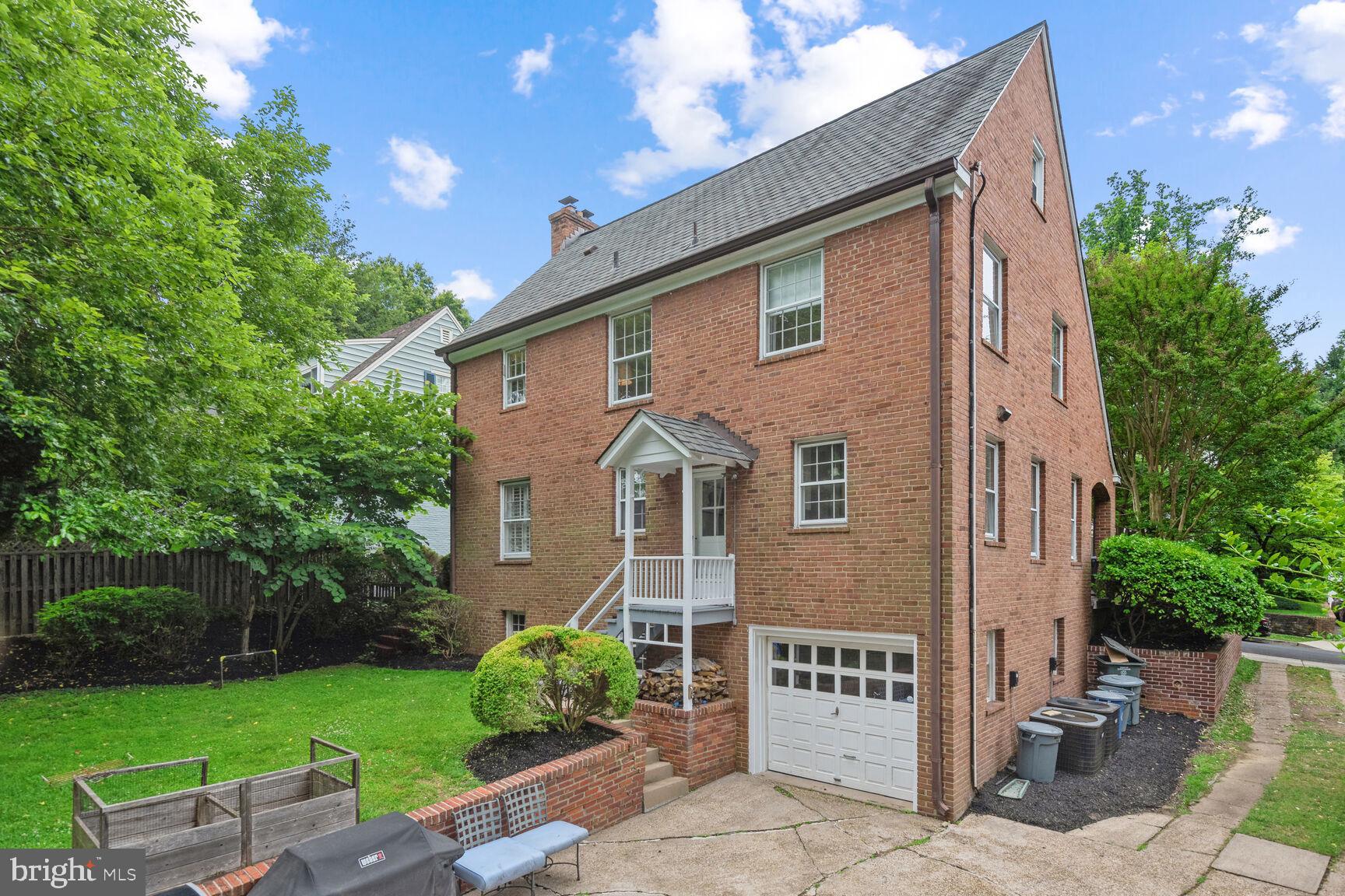 CHEVY CHASE VILLAGE - Residential