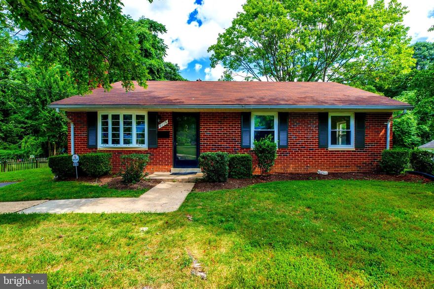 Charming little rancher inside the Beltway!  Amazing Location! In the sought after Parklawn community 3 bedrooms 1 1/2 bath one level, chain link fenced  backyard, Mature trees  landscaped front yard,  backed by wild protected area. Newer roof, just painted and new beautiful luxury vinyl  plank floor. built 1955 Wonderfully maintained .  All ready for your finishing touches .You can call this cute place on Yellowstone Dr. in Alexandria home!