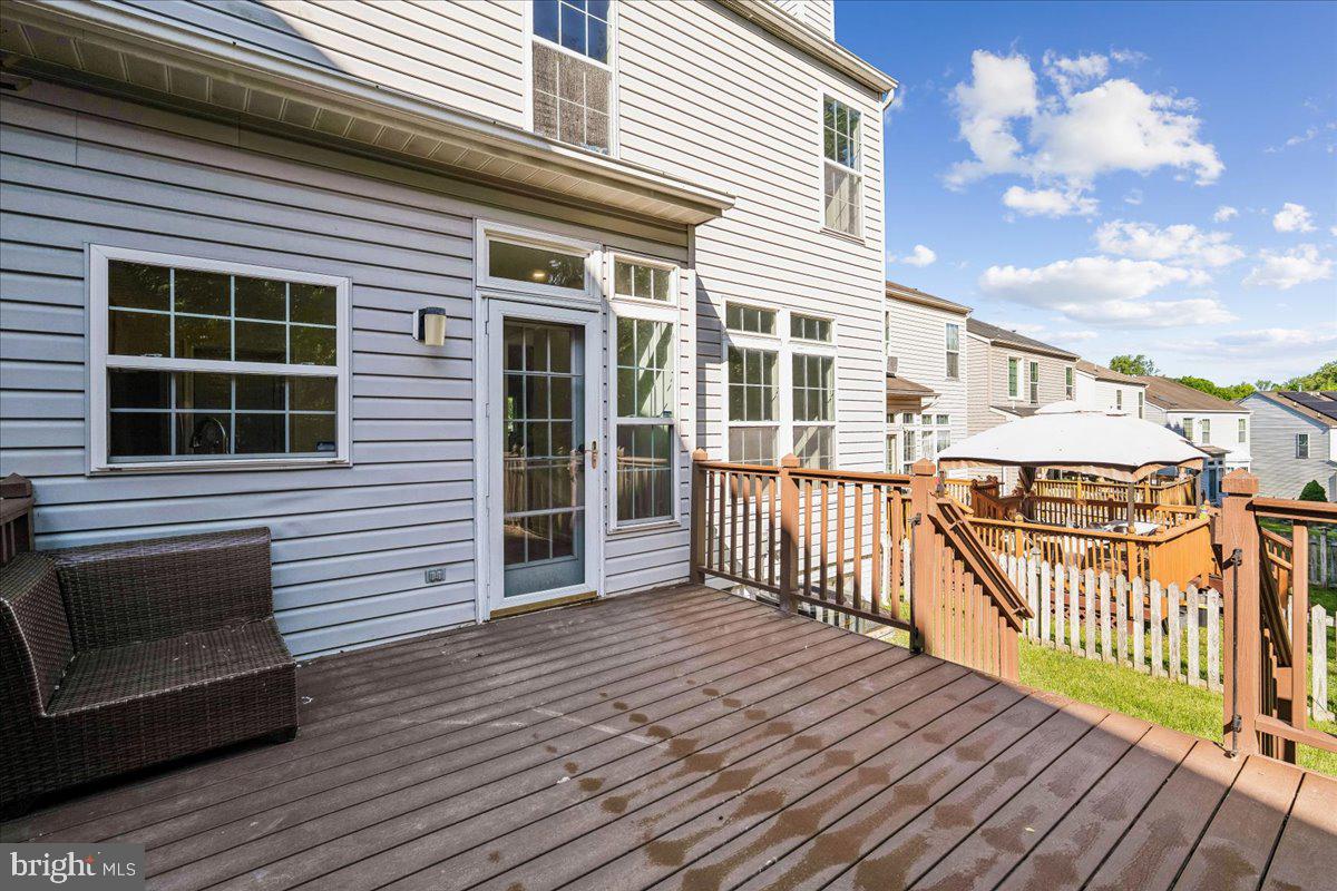 RUSSETT - Residential