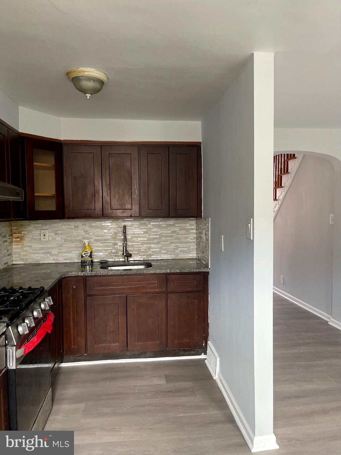 CASTOR GARDENS - Residential Lease