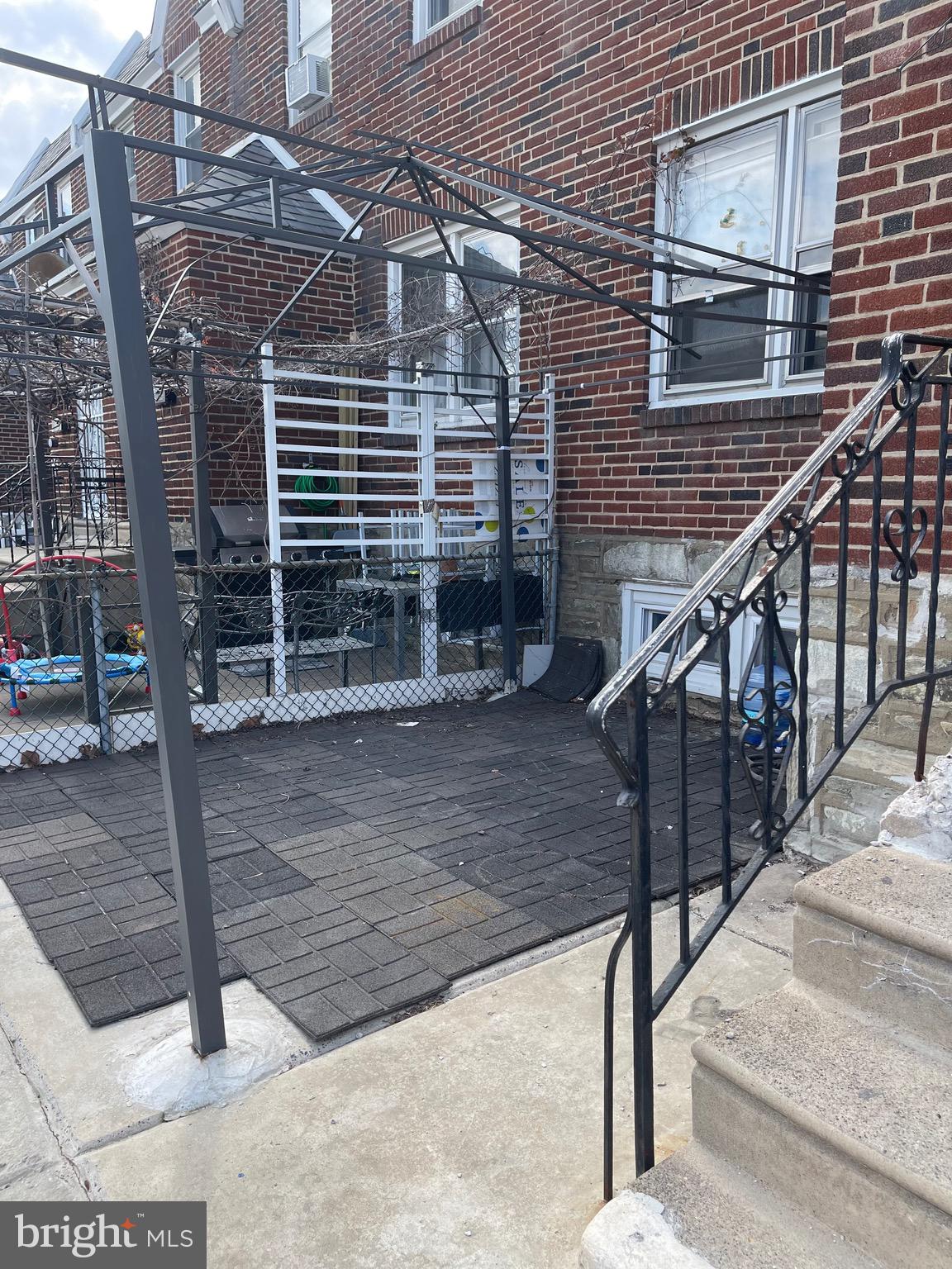 CASTOR GARDENS - Residential Lease